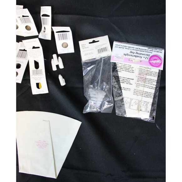 81 Pc Cake and Cookie Decorating Lot Featherweight Bag Steel Plastic Tips Tools - Picture 8 of 8